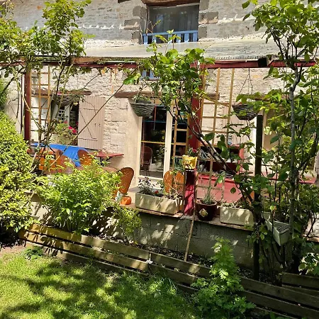 Maison d'hôtes Chambres, Table D'hôtes Et Les Mesanges 3*