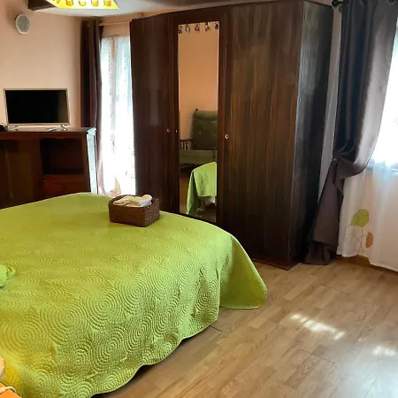 Chambres, Table D'hotes Et Les Mesanges Guest house Saint-Jean-de-Sauves