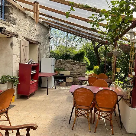 Maison d'hôtes Chambres, Table D'hôtes Et Les Mesanges 3*