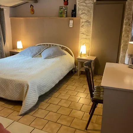 Chambres, Table D'hotes Et Les Mesanges Guest house Saint-Jean-de-Sauves