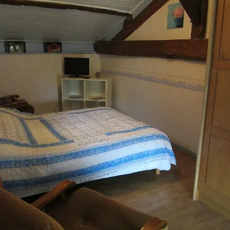 Chambres, Table D'hotes Et Les Mesanges Guest house Saint-Jean-de-Sauves