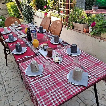 Chambres, Table D'hotes Et Les Mesanges 3*